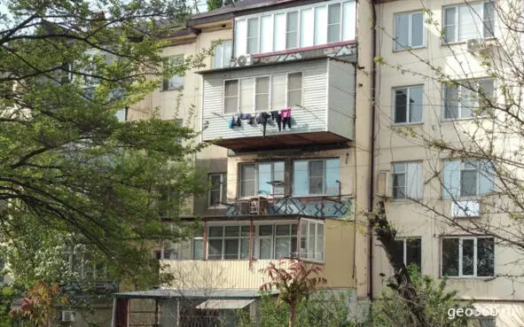 Многие советские панельки в Махачкале украшены кафельной мозаикой с - фото 15