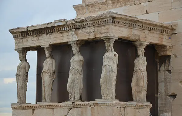 Die so genannten Karyatiden auf der Athener Akropolis zählen zu den - фото 2