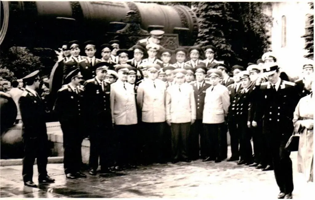 Фото 8 Выпускники академии на традиционном приёме в Кремле 1971 Старшими от - фото 8