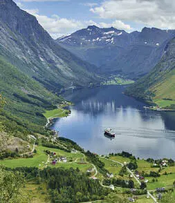 Historischer Seeweg entlang der atemberaubend schönen norwegischen Küste von - фото 10