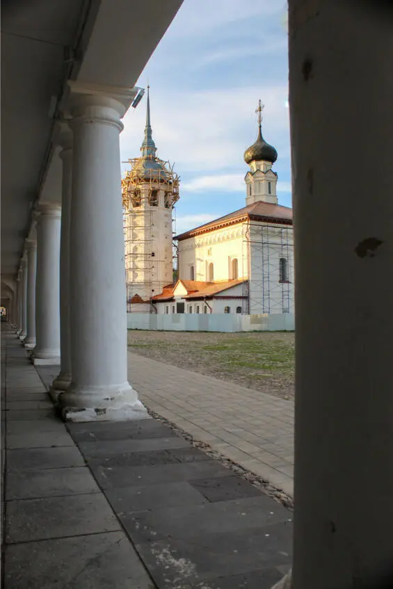 The is a small street behind the rows of Commercial building The Kremlin of - фото 3