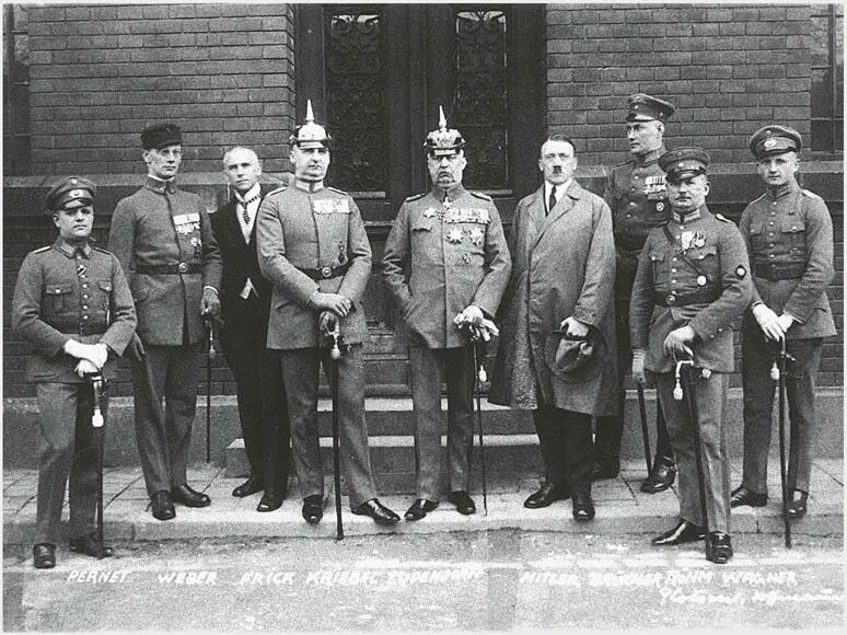 Die Hauptangeklagten im HitlerProzess 1924 von links nach rechts Heinz - фото 19