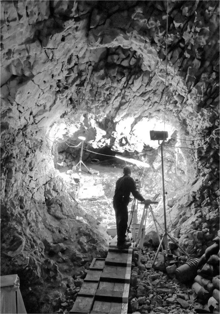 Ausgrabungen in der Hohlensteinhöhle im Lonetal Stadtwappen von - фото 29