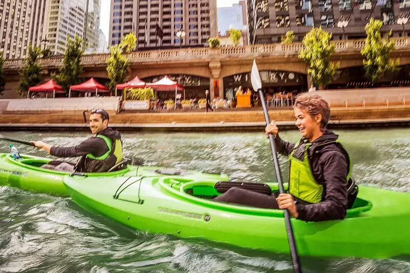 Auf dem Chicago River Heute ist Illinois der fünftwichtigste Wirtschaftsraum - фото 2