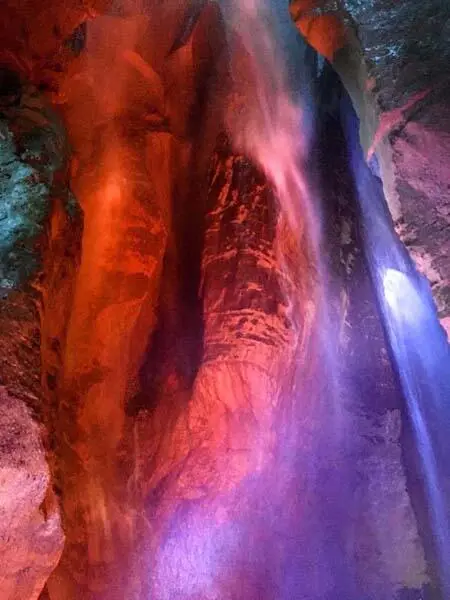 Cascata Varone In Serpentinen windet sich die Straße dann weiter nach Borgo di - фото 50