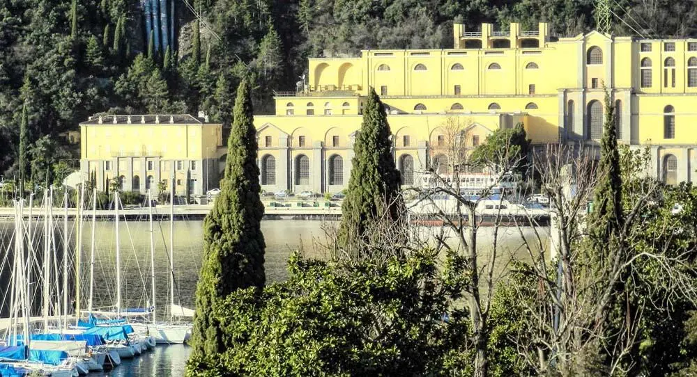 Das Wasserkraftwerk Aus der Zeit der Österreicher siehe unten stammt der - фото 43