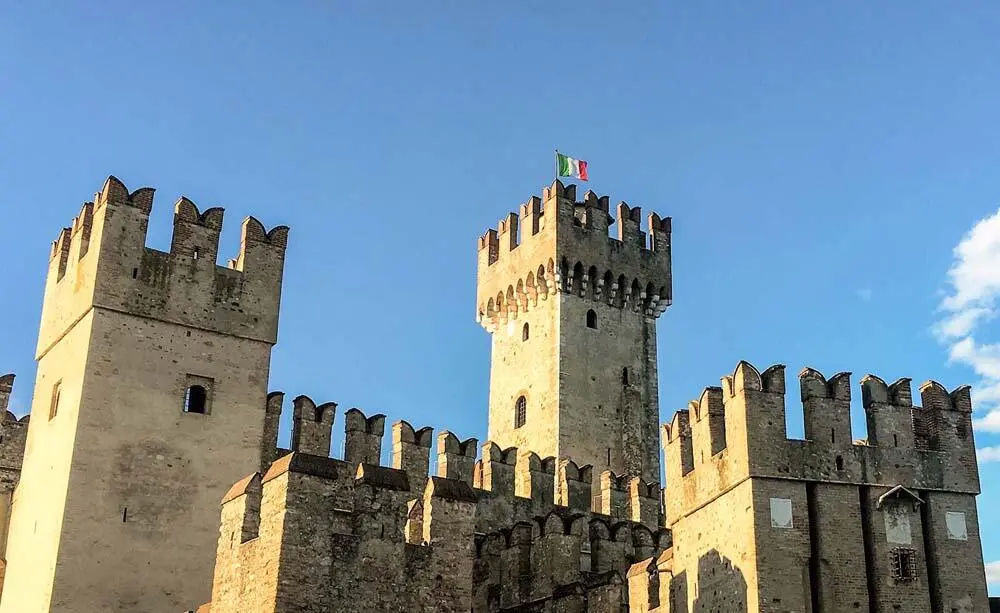 7 Bei der Contessa auf der IsolaZypressen geben der Isola del Garda die - фото 18