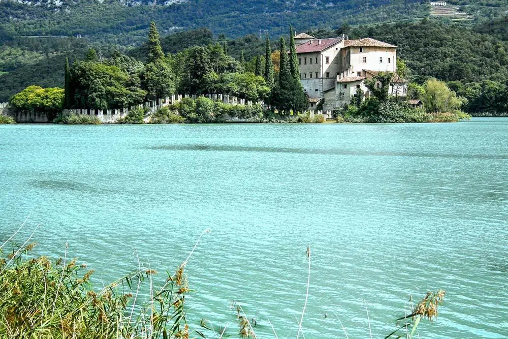 Castel Toblino Wie geschaffen für Seitensprünge liegt das Castel Toblino - фото 53
