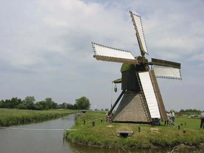 Seit dem Ende des 14 Jahrhunderts verwendete man die Windkraft zum Antrieb - фото 1