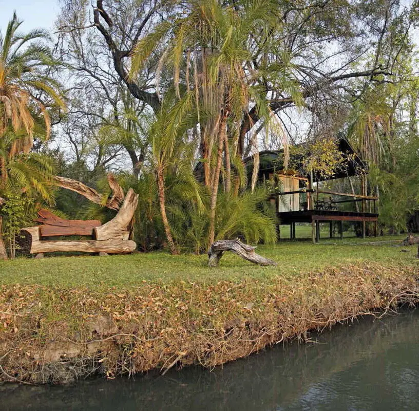 Auf Touristen warten tolle Lodges direkt am Okavango Auf der Suche nach - фото 37