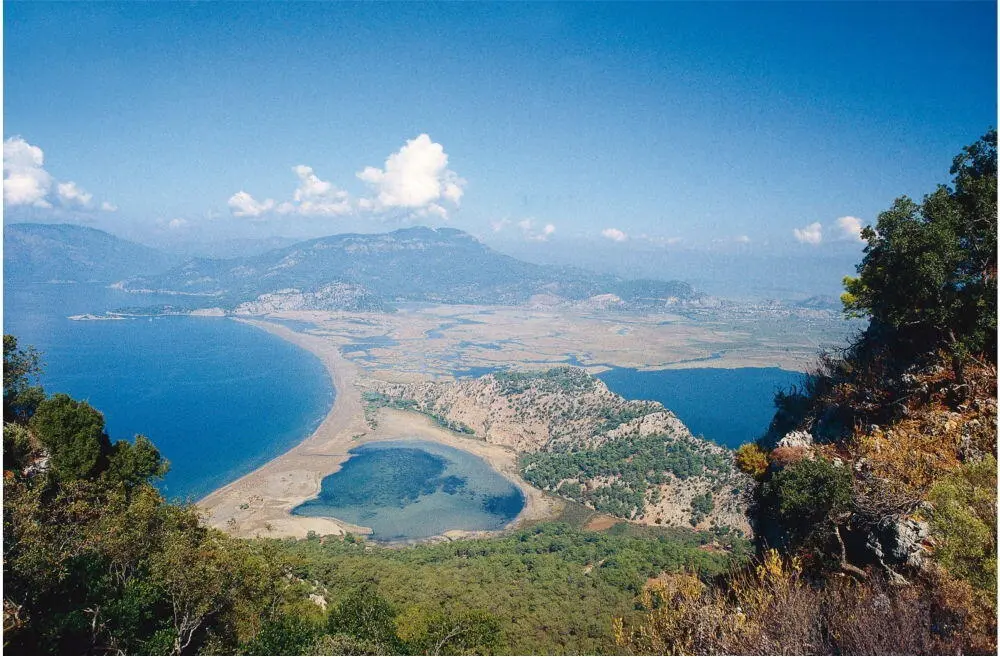 Abb 9 Kaunos Delta des Dalyan Çayı und IztuzuStrand Die Felsgräber Die - фото 12