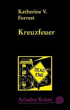 Katherine V. Forrest Kreuzfeuer обложка книги