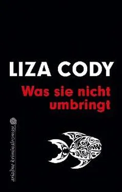 Liza Cody Was sie nicht umbringt обложка книги