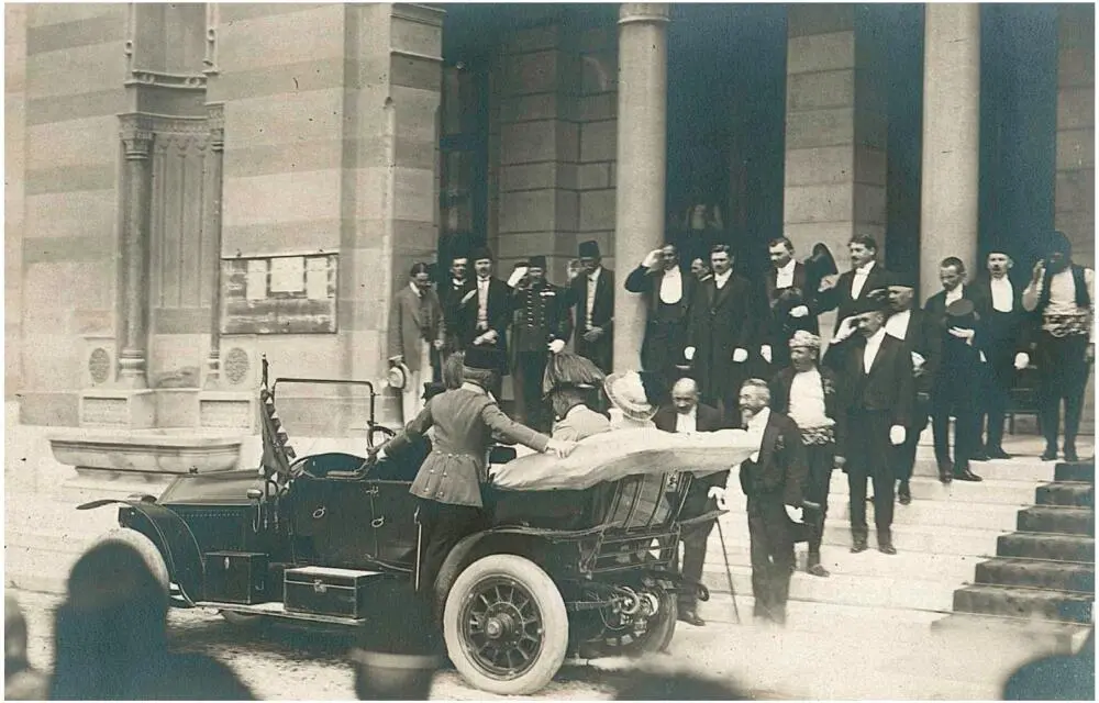 Die letzte Fahrt beginnt Das Fahrzeug mit dem Thronfolger und der Herzogin - фото 17