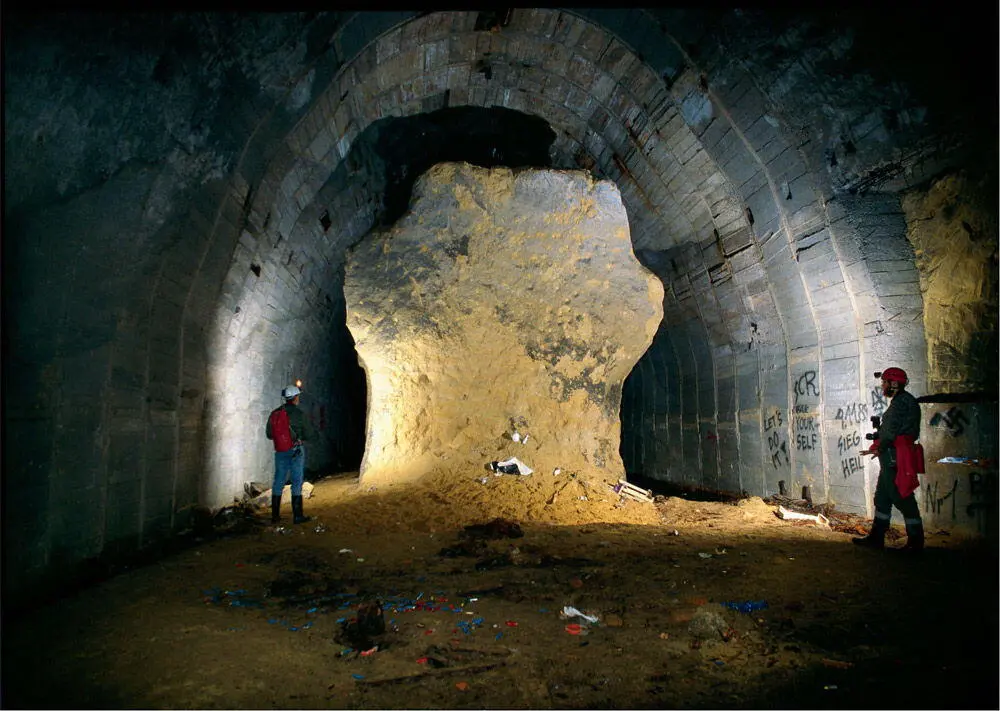 Konnte von den Häftlingen nicht mehr abgebaut werden der stehen gebliebene - фото 33