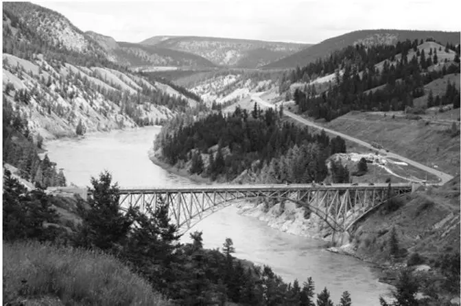 Auf dem Weg ins Chilcotin die Fraserbrücke Wagon Road und BX Die rot und - фото 6