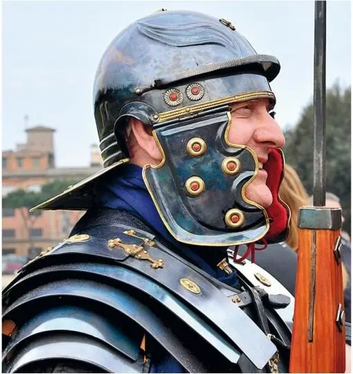 Abb 15Prätorianer der Gruppe Cohors I Praetoria mit einem Helm des Typs - фото 16