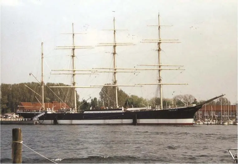 Die PASSAT das Schwesterschiff der PAMIR Am 12 Dezember 1956 verließ die - фото 27