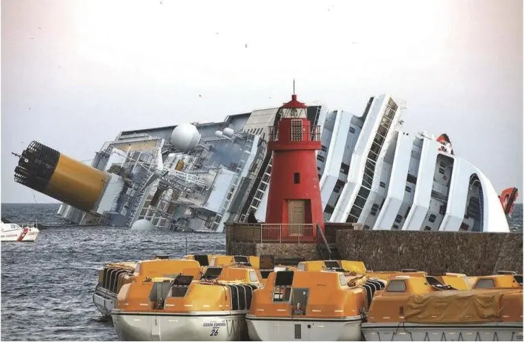 COSTA CONCORDIA vor Giglio Foto WikimediaRvongher Francesco Schettino befand - фото 19