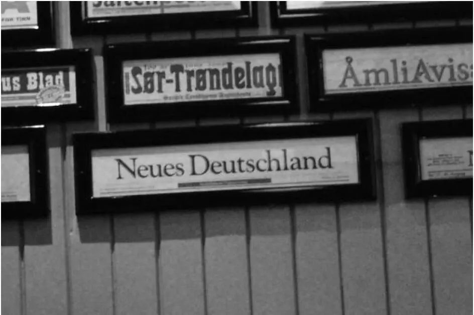 Zeitungstitel im Restaurant Hr Redaktör Nach dem Essen brauche ich nur mein - фото 3