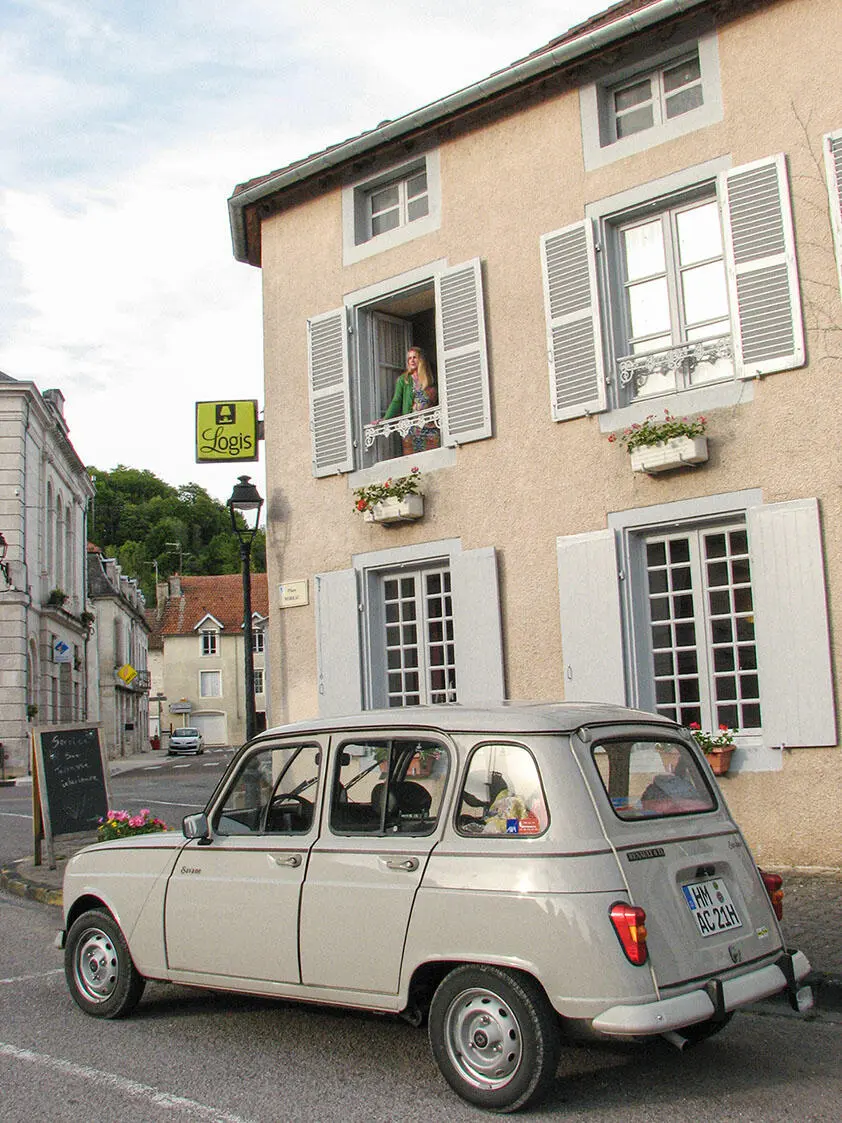 Parkplatz direkt unterm Zimmerfenster in ArcenBarrois Arc so wollen wir es - фото 13