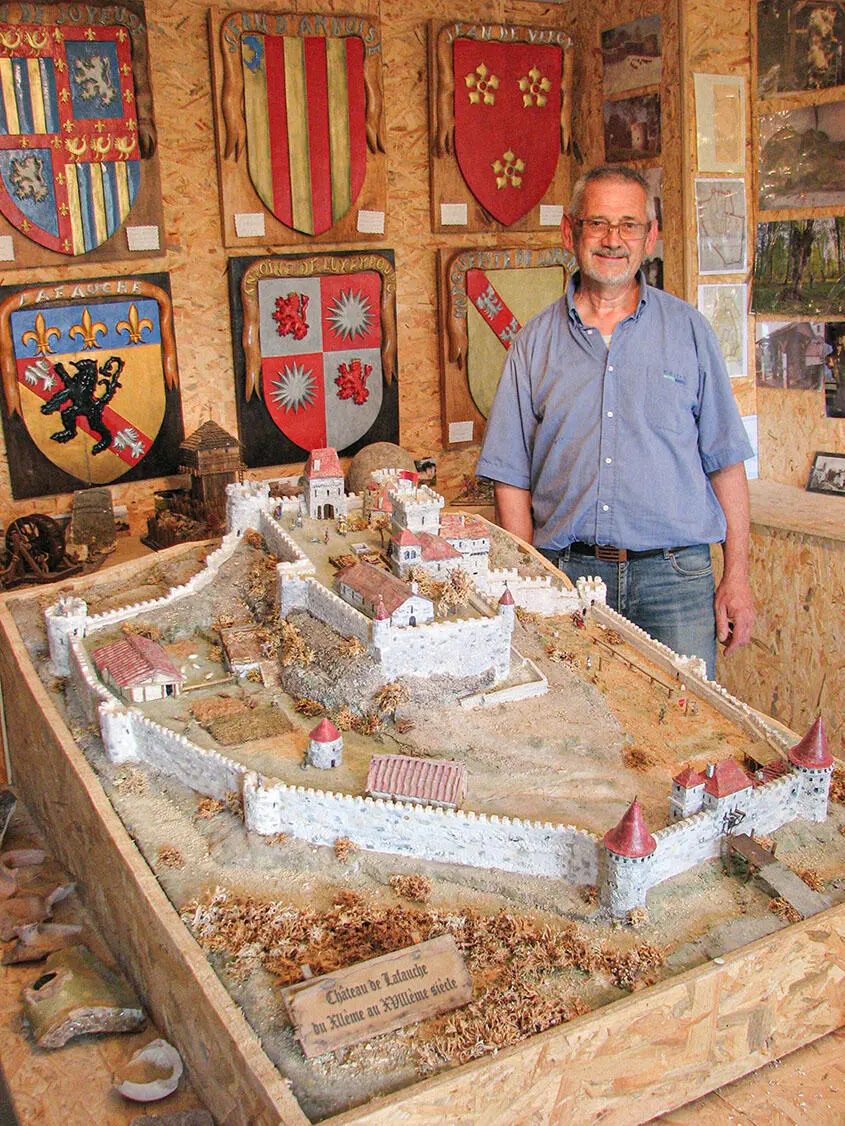 Monsieur Claude Adenot am Modell von Château Lafauche Nach der ausgiebigen - фото 17