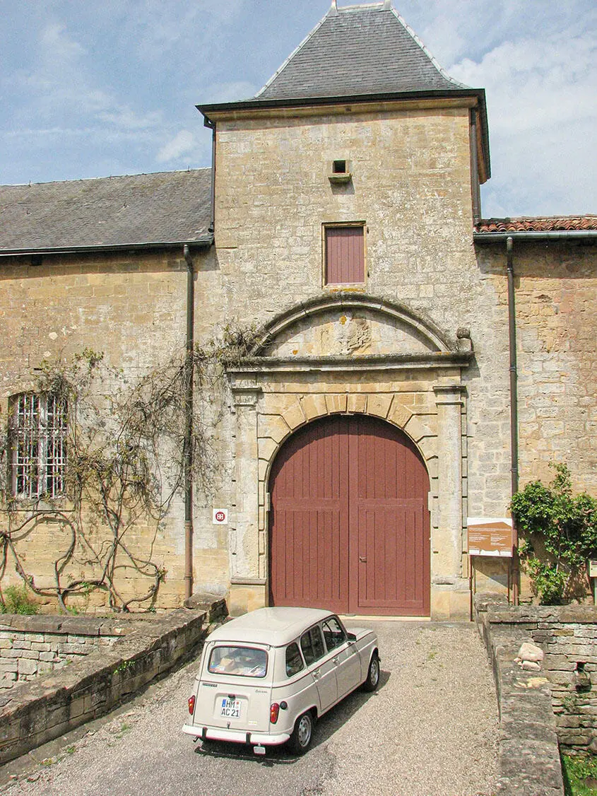 Pause vor Château de ConslaGrandville Rapsfelder blühen weiße Kühe grasen - фото 4