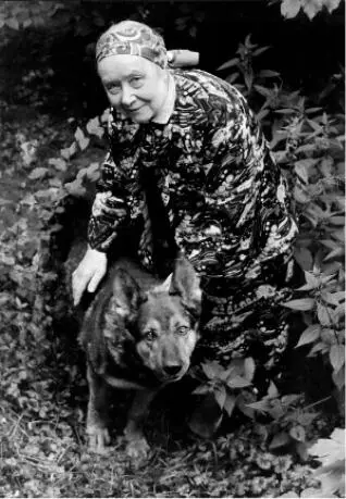 Liselotte WelskopfHenrich mit ihrer Schäferhündin Unni Ein tschechischer - фото 6