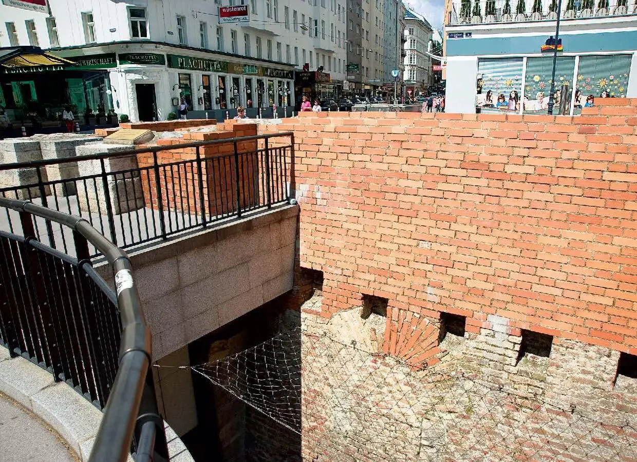 Grundsätzlich wurden die Stadtmauern soweit man das rekonstruieren kann - фото 21