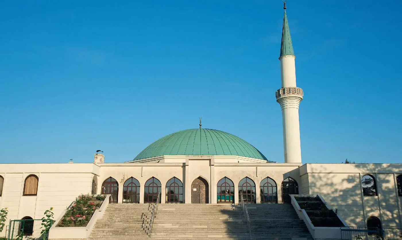 Der Grund für die Errichtung der Moschee 1979 übrigens durch einen - фото 50