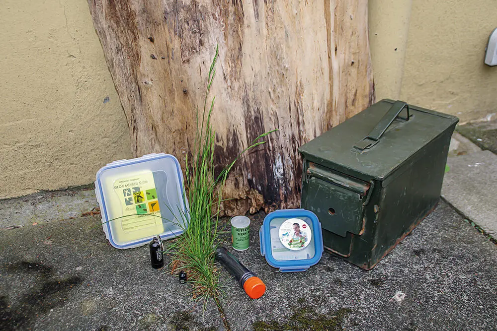 Typische Cachebehälter Ein Geocache mit spielerischer Herausforderung - фото 18