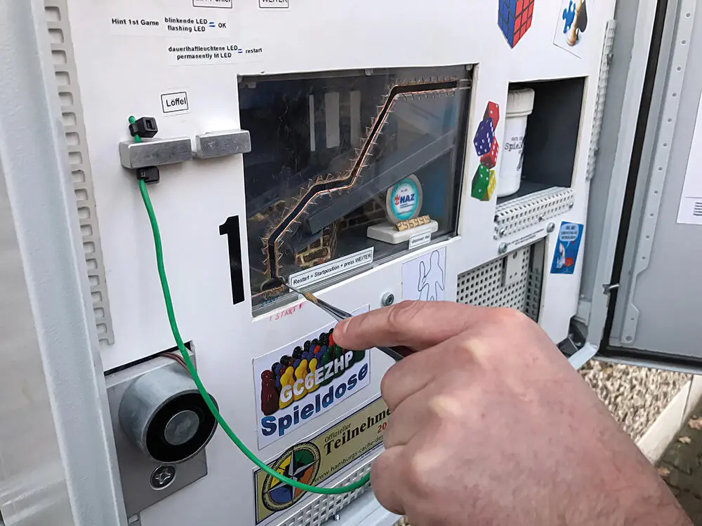 Ein Geocache mit spielerischer Herausforderung Tradiserien Ein Cache kommt - фото 19