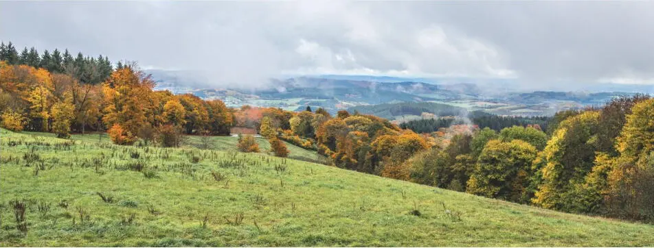 Abb 5Blick vom Mont Beuvray Bibracte auf den Parc Naturel Régional du Morvan - фото 7