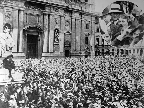 Hitler circle and cutout in the warcrazed crowd in front of the - фото 12