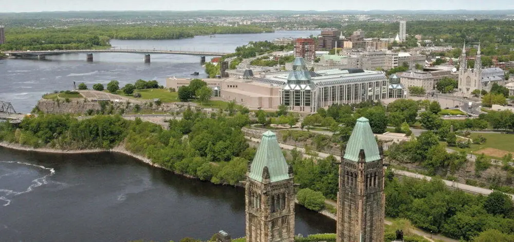 Blick auf die Hauptstadt abseits ausgetretener Pfade der Ottawa River trennt - фото 42