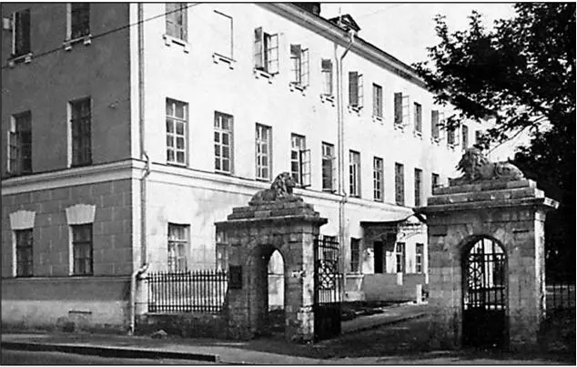 Das Geburtshaus Dostojewskis Im Elternhaus werden aus religiöser Überzeugung - фото 2
