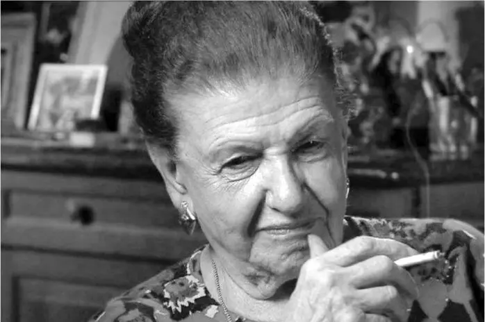 Humorvolle Dame mit rauchiger Stimme Julie Marks die Tochter Sigmund Bosels - фото 4