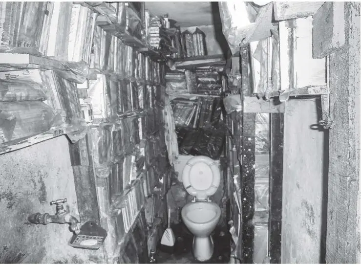 Eine Toilette voller Bücher Die AlSaehBibliothek in Tripoli ist ein - фото 7