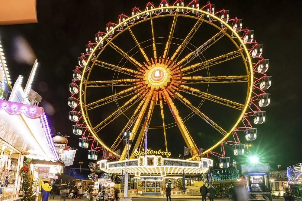 Die Bayern mögen das Oktoberfest haben aber die Hamburger haben den Dom eine - фото 25