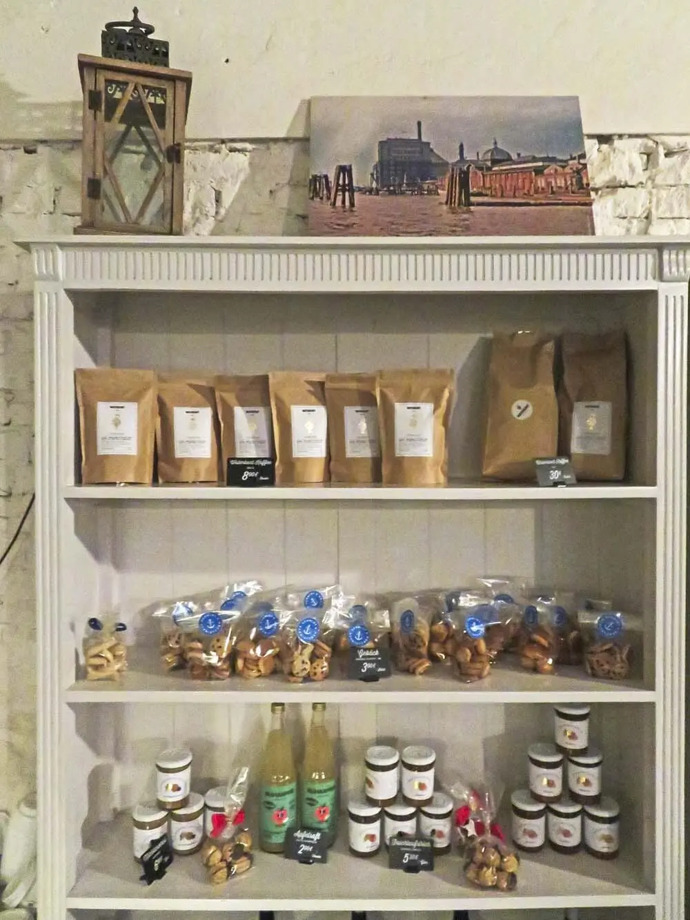 Hauseigener Kaffee und weitere Leckereien zum Mitnehmen Dabei stammt die - фото 58