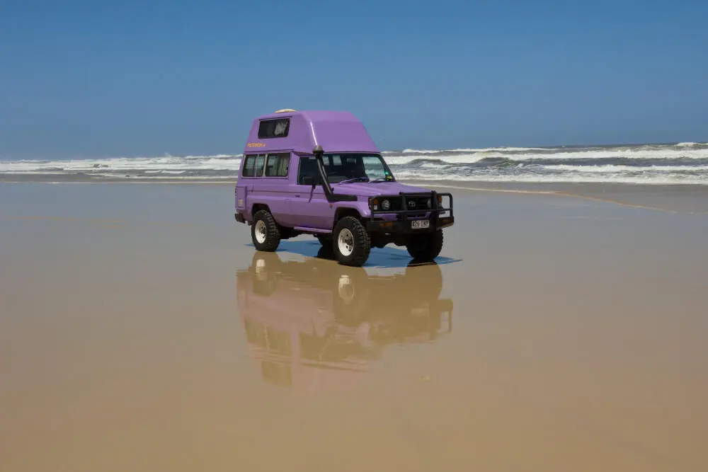 Mit der kleinen lila Pistenkuh auf dem StrandHighway auf Fraser Island - фото 19