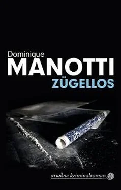 Dominique Manotti Zügellos обложка книги