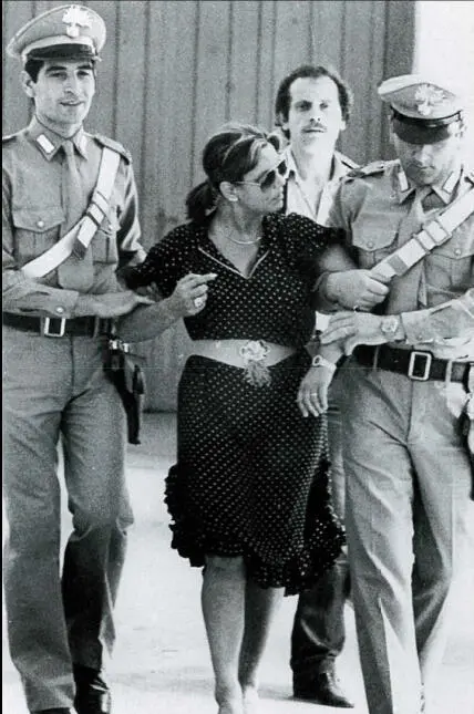 Verhaftung von Assunta Pupetta Maresca INHALT Cover Titel Mathilde - фото 2