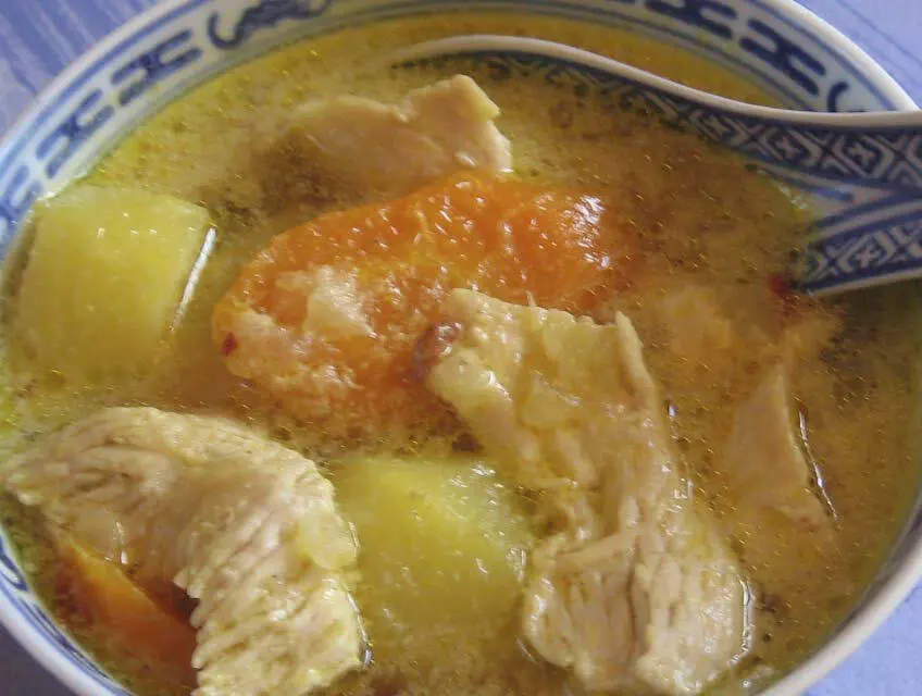 Süßsauerscharfe Fischsuppe Zutaten ½ frische Ananas 1 frische Zitrone - фото 3