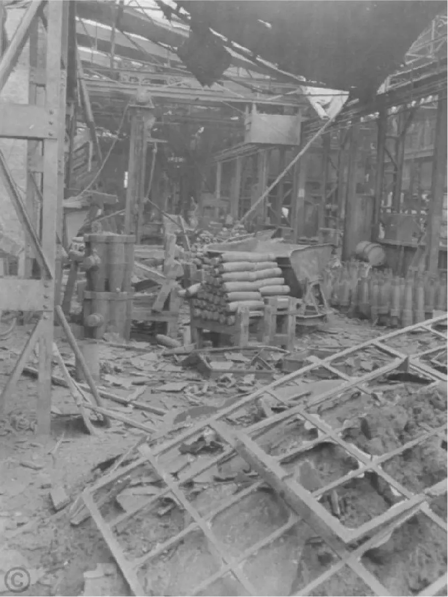 Teilzerstörte PleißnerWerkhalle für Feldhaubitzgranaten April 1945 NARA - фото 27