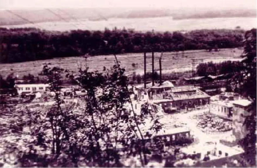 Das durch Explosion zerstörte DAGWerksgelände am Pfingstanger April 1945 - фото 9