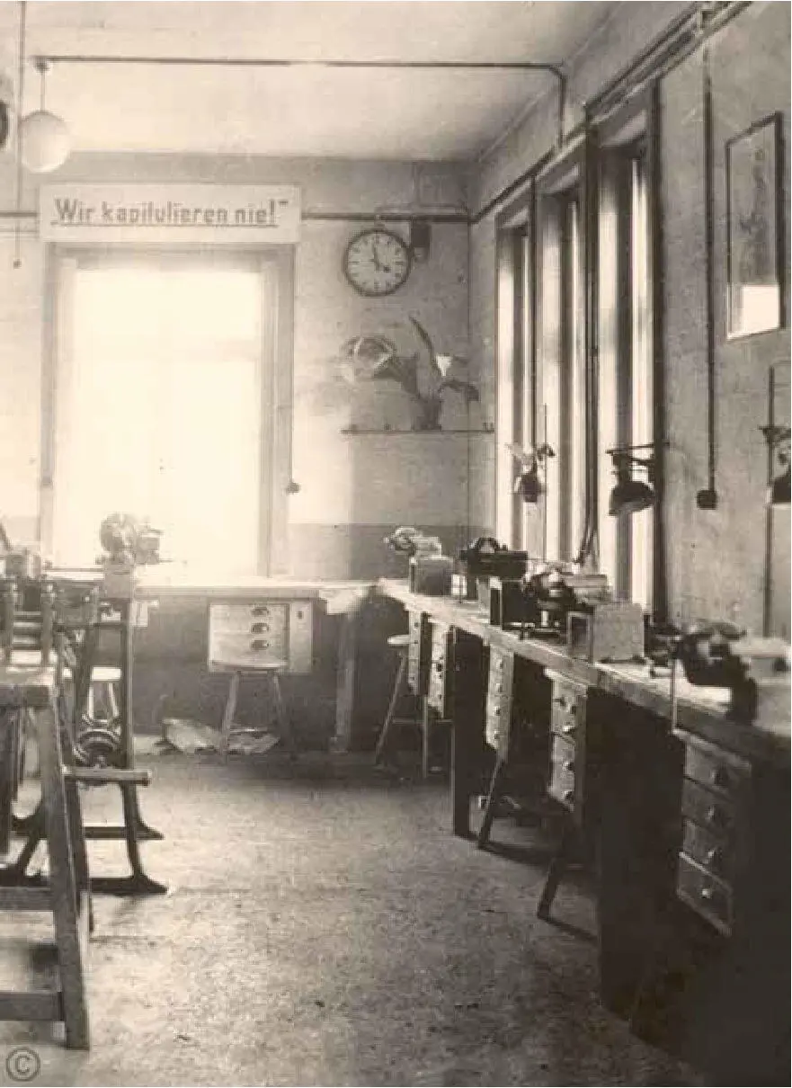 Durchhalteparole in den Werkhallen von Lambrecht 1944 Sammlung Baranowski - фото 45