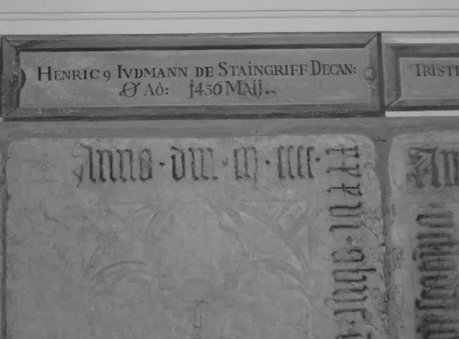 Abb 4 Oberer Teil der Grabplatte mit Inschrift von Henricus Judmann Foto - фото 8