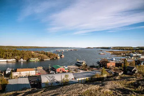 Der tiefste See Nordamerikas liegt in den Northwest Territories nahe - фото 55