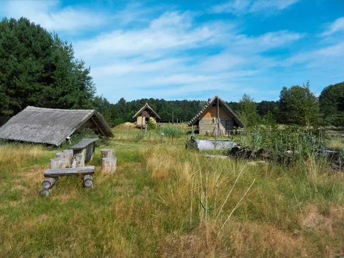 Abb 19Klein Köris Rekonstruierte Bauten des germanischen Dorfes Das Dorf - фото 21